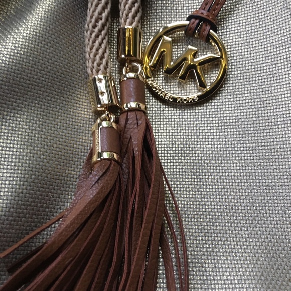 New Michael Kors Marina Gold Travel Tote Purse Lrg - Picture 3 of 9